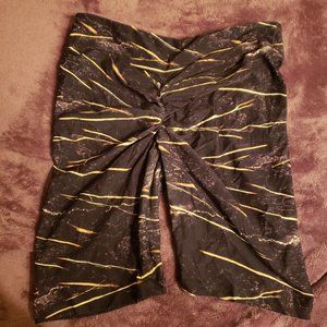 Lici fit scrunch shorts